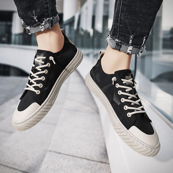 Tekstiilist valmistatud meeste vabaaja tossud lipsude ja pealdisega