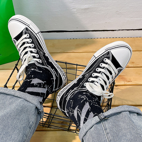 Uus mudel kahes värvitoonis lipsudega meeste vabaaja tossud