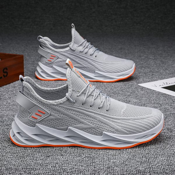 Uus mudel paeltega meeste võrgust tossud