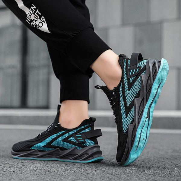 Uus mudel paeltega meeste võrgust tossud