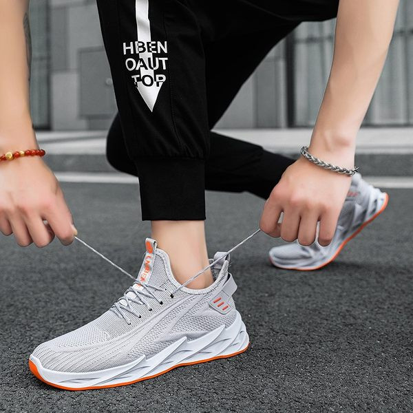 Uus mudel paeltega meeste võrgust tossud