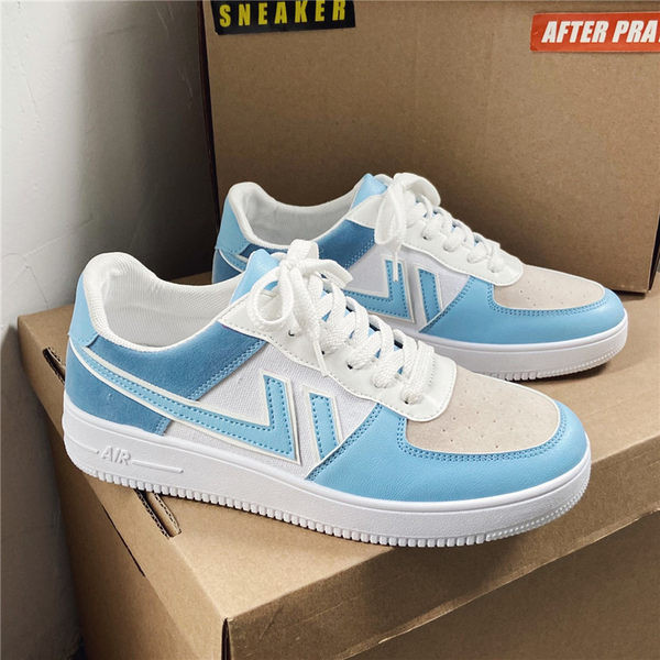 Meeste vabaaja tossud kaks mudelit lipsudega