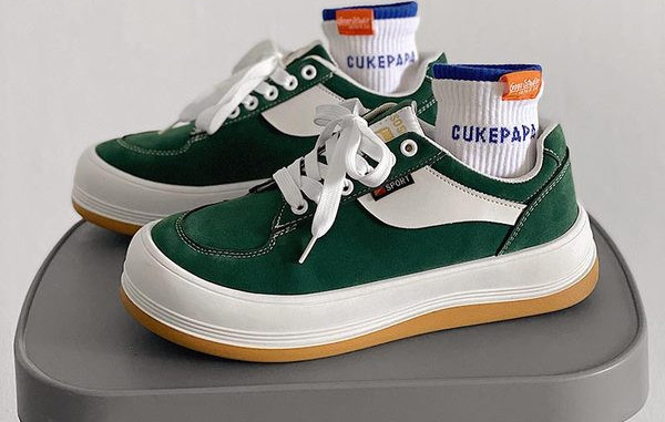 Kõrge talla ja paeltega meeste tossud