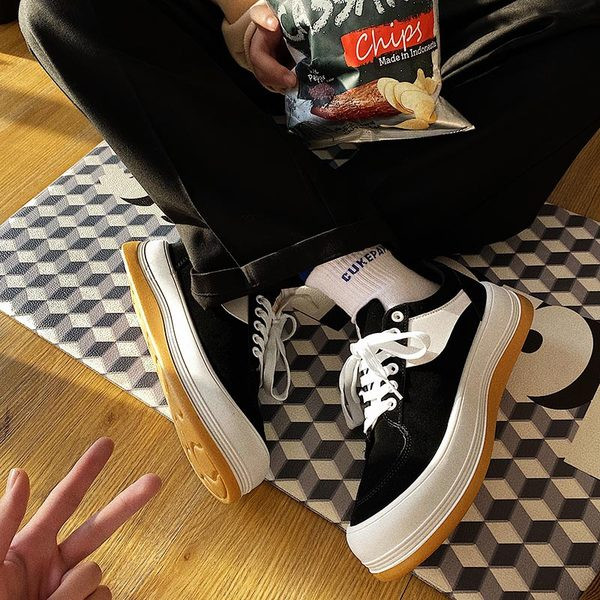 Kõrge talla ja paeltega meeste tossud