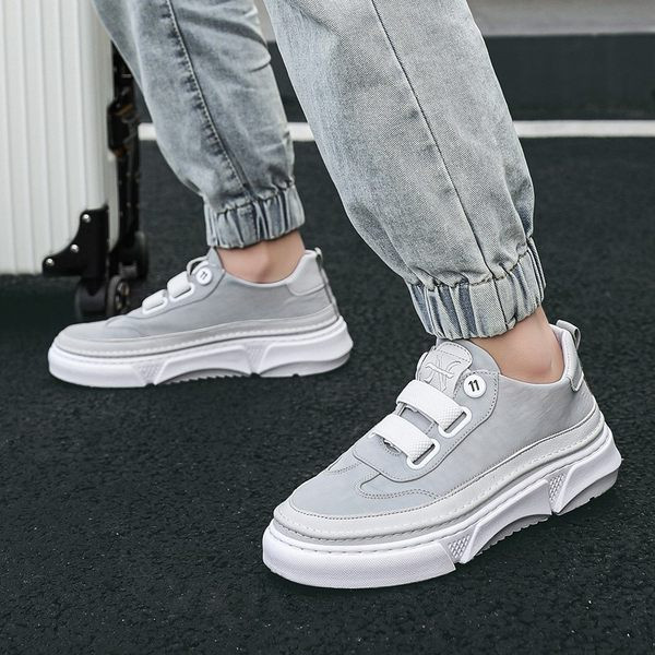 Lameda tallaga vabaaja meeste ümarad tossud – kolme värvi