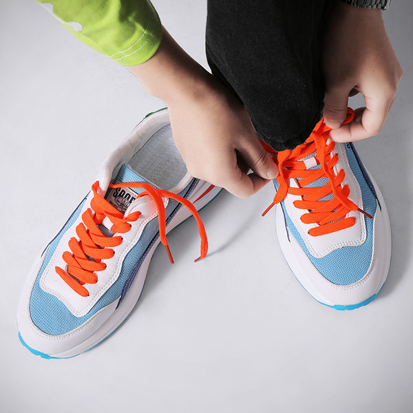 Uus tikanditega meeste tossude mudel