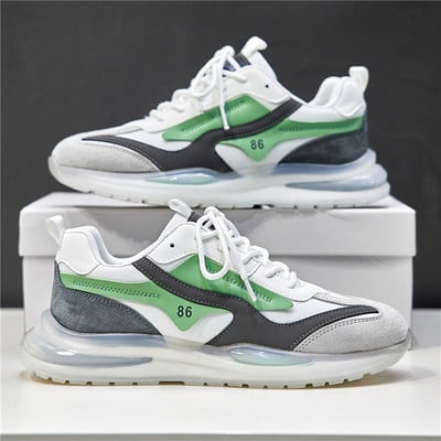 Meeste tossud õhukaamera ja embleemiga