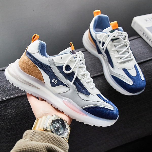 Meeste tossud õhukaamera ja embleemiga