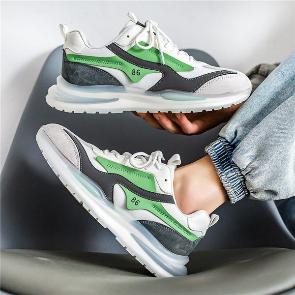 Meeste tossud õhukaamera ja embleemiga