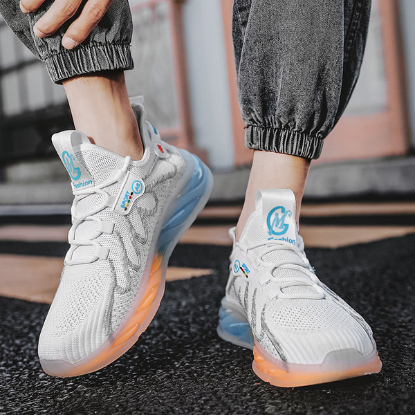 Värviliste talladega meeste tossud