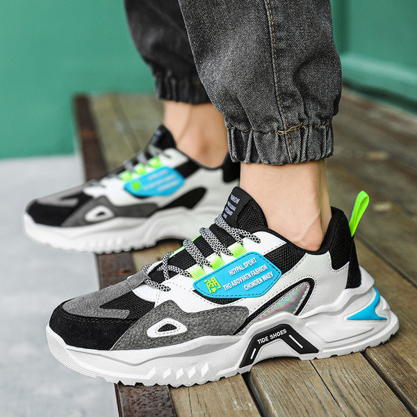 Meeste värvilised kirjadega tossud