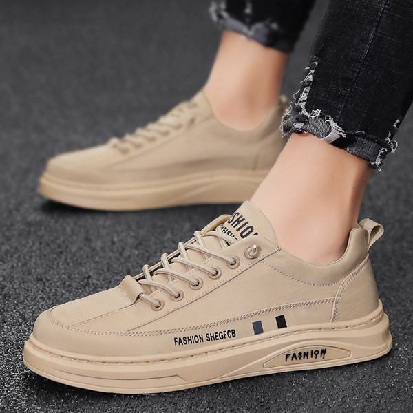 Kolmes värvitoonis meeste kunstnahast tossud