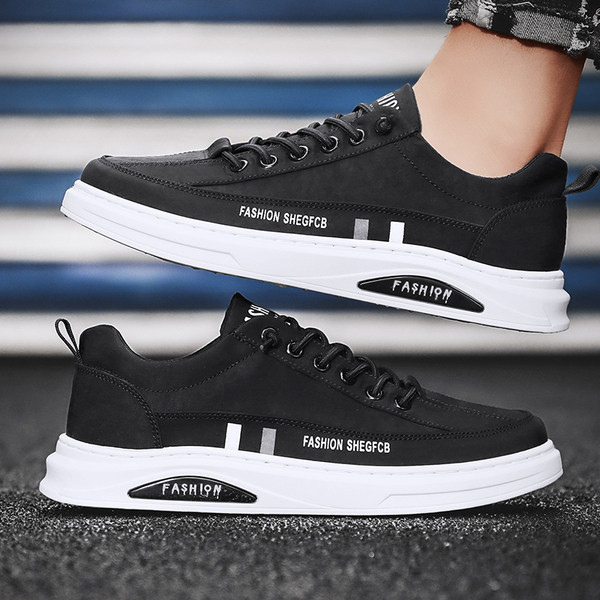 Kolmes värvitoonis meeste kunstnahast tossud