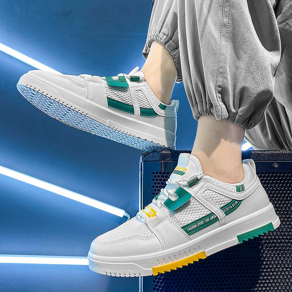 Võrkude ja lameda tallaga meeste tossud