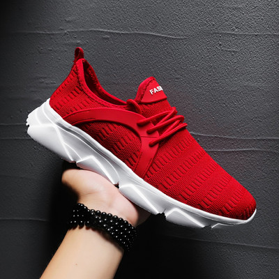 Meeste tekstiilist valged, punased ja mustad tossud