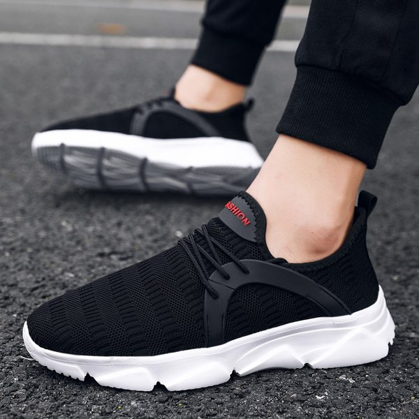 Meeste tekstiilist valged, punased ja mustad tossud