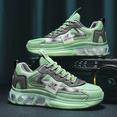 Uus mudel kolmes värvitoonis paeltega meeste tossud