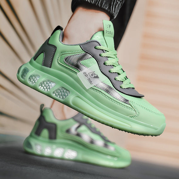 Uus mudel kolmes värvitoonis paeltega meeste tossud