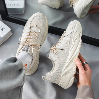 Meeste nahast tossud embleemi ja lipsudega