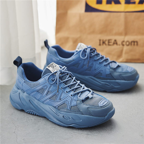 Meeste nahast tossud embleemi ja lipsudega