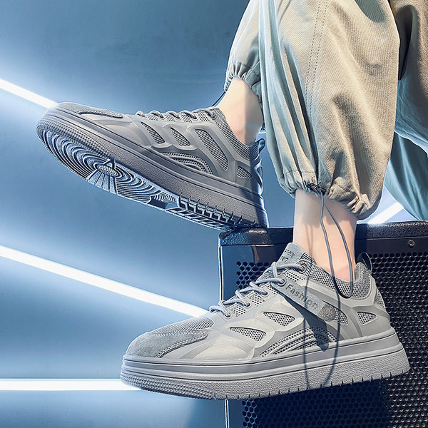 Meeste hingavad tossud kirja ja lameda tallaga