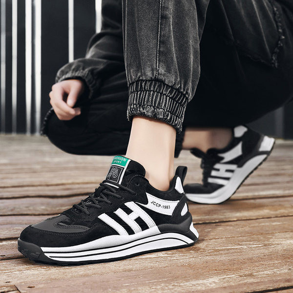 Uus lameda talla ja embleemiga tossude mudel