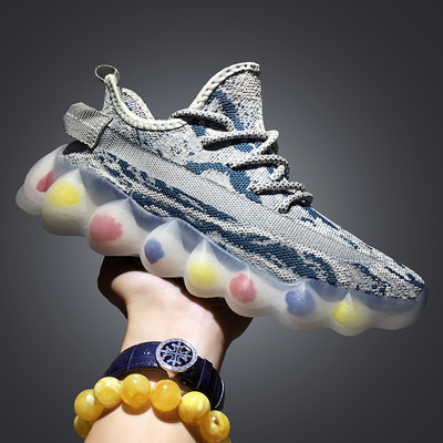 Värviliste tallaga vabaaja meeste hingavad tossud