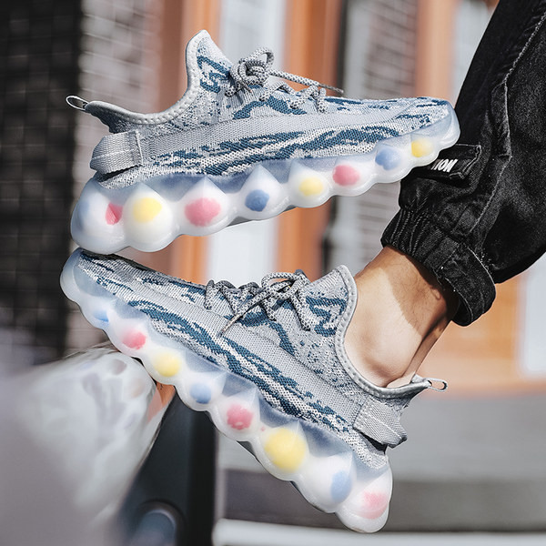 Värviliste tallaga vabaaja meeste hingavad tossud