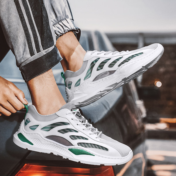 Moodsad kareda tallaga meeste tossud