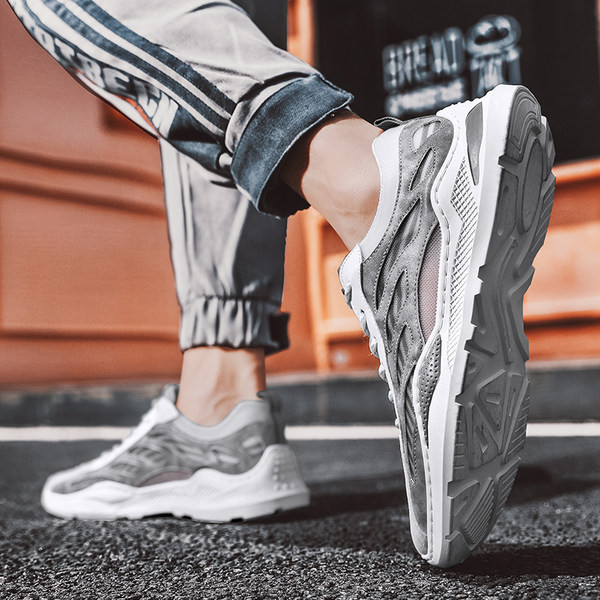 Moodsad kareda tallaga meeste tossud