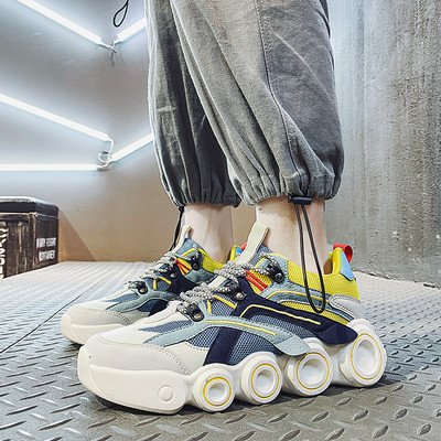 Kolmes värvitoonis ja kareda tallaga moodsad meeste tossud