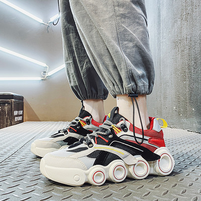 Kolmes värvitoonis ja kareda tallaga moodsad meeste tossud