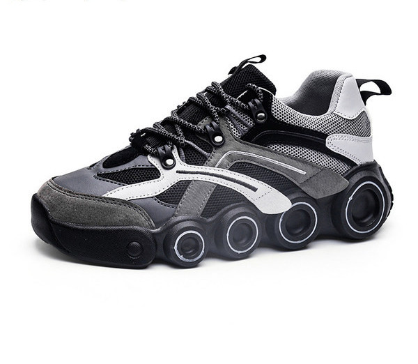 Kolmes värvitoonis ja kareda tallaga moodsad meeste tossud