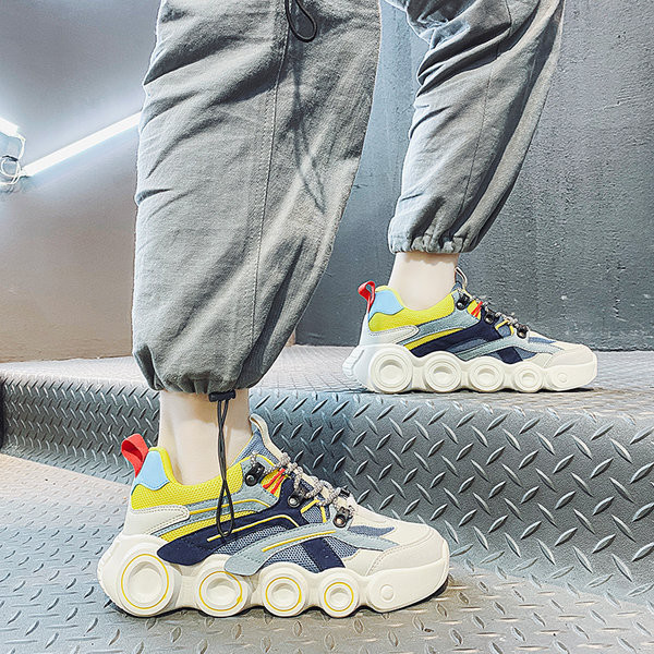 Kolmes värvitoonis ja kareda tallaga moodsad meeste tossud