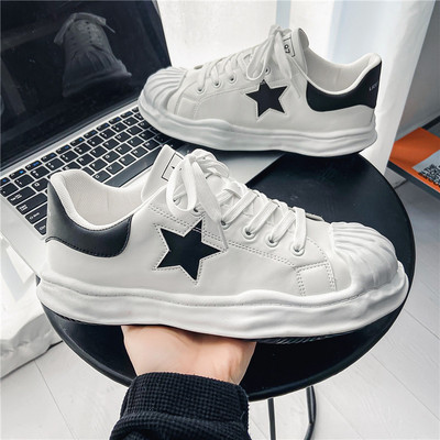 Mittestandardse tallaga meeste tossud