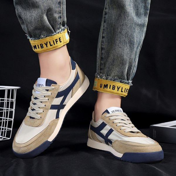 Embleemiga meeste tossud