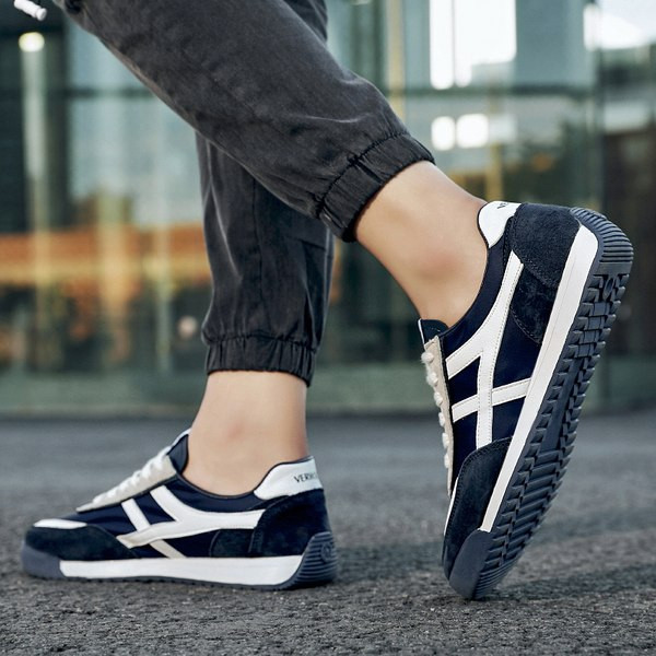 Embleemiga meeste tossud