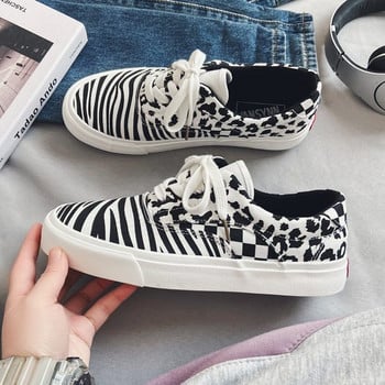 Ανδρικά sneakers από ύφασμα με animal print