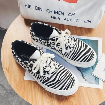 Ανδρικά sneakers από ύφασμα με animal print