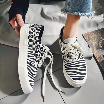 Ανδρικά sneakers από ύφασμα με animal print