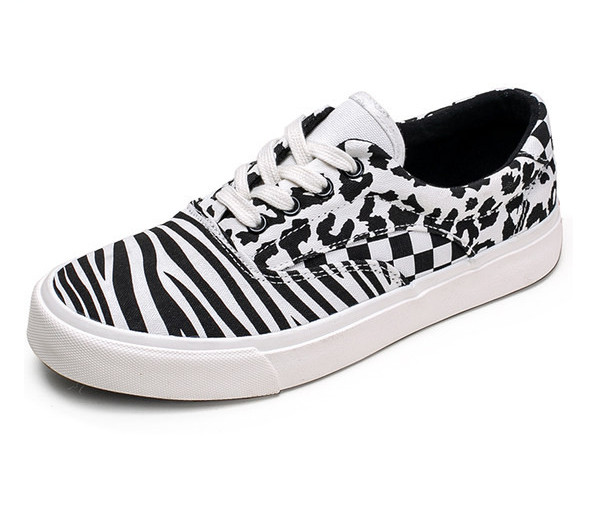 Meeste tekstiilist loomatrükiga tossud