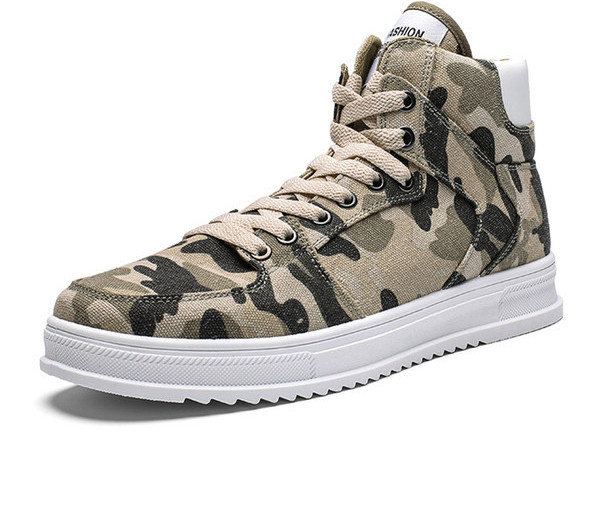 Kamuflaažiga meeste kõrged tossud pealdisega