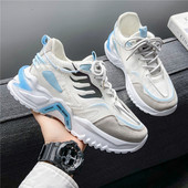 Kolmes värvitoonis krobelise tallaga tossud