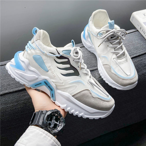 Kolmes värvitoonis krobelise tallaga tossud