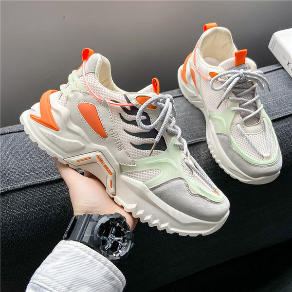 Kolmes värvitoonis krobelise tallaga tossud