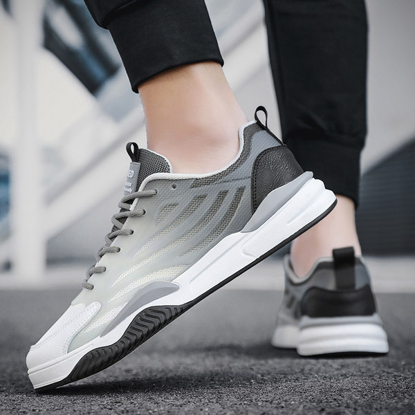 Paelte ja lameda tallaga meeste tossud – kahte värvi