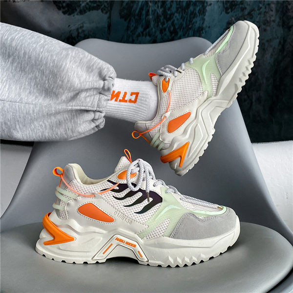 Kareda tallaga meeste tossud - kolme värvi