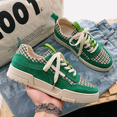 Kolmes kevadises värvitoonis lipsudega meeste tossud