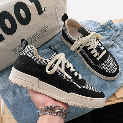 Kolmes kevadises värvitoonis lipsudega meeste tossud