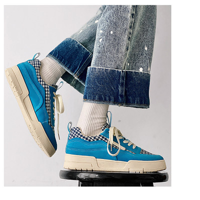 Kolmes kevadises värvitoonis lipsudega meeste tossud